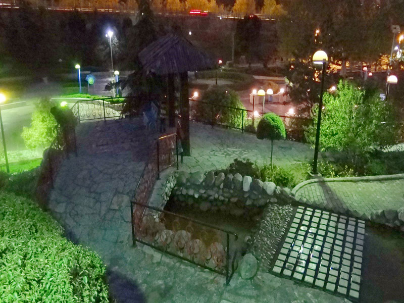 پارک گفتگو در شب