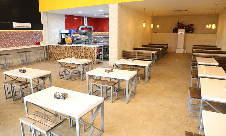 کافه در دهکده آبی پارس