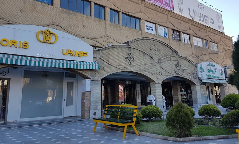 ورودی مرکز تجاری گلستان