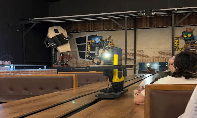 پذیرایی در رستوران رباتیک